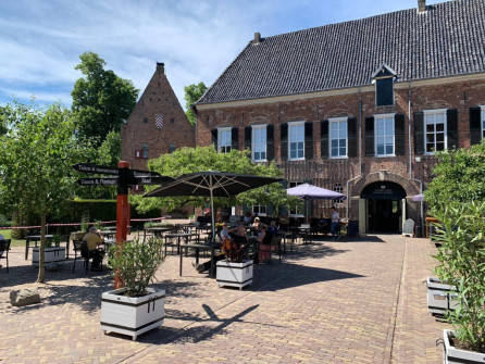 Kasteel Huis Bergh terras